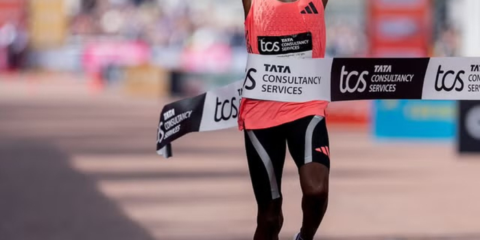 Queniano se torna primeiro atleta a correr maratona abaixo de 2 horas